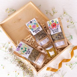 Vyberte voňavý dárek, který potěší chuťové pohárky a pohladí na duši. 🤤 Tři výběrové sypané čaje, jemný akátový med,...