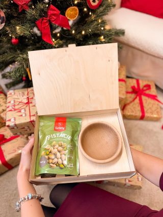 🎁 Slaná dárková balení pro gurmány Ne každý dárek musí být sladký. Někdy potěší víc ten, který má špetku soli, vůni dřeva...